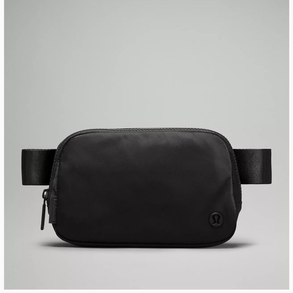 Lululemon Everywhere Belt Bag in Black